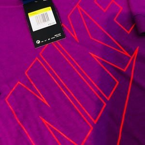 Nike Tee - Size women’s SM